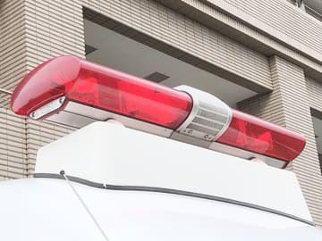 母親死亡…殺人の疑いで男を逮捕　同居する母親を蹴った上、刃物で突き刺した疑い　駆け付けた警察官に包丁突き付け、逮捕されていた男　「母親は死んでいない」などと否認する44歳