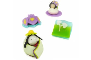 聖護院八ッ橋総本店の「ニキニキ」生八ッ橋を使った“葵祭＆カキツバタ”モチーフ生菓子、京都駅の店舗で