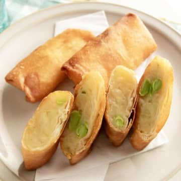【夕飯に迷ったらコレ！】家族で取り合い！？具材が主役すぎる絶品春巻きレシピ♡