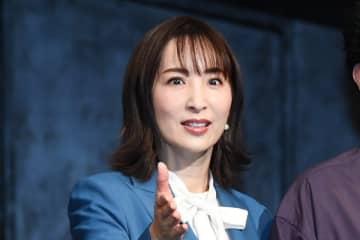 元宝塚・真飛聖が抜けない〝男役のクセ〟　歩幅大きすぎて「スカート裂けちゃって…」