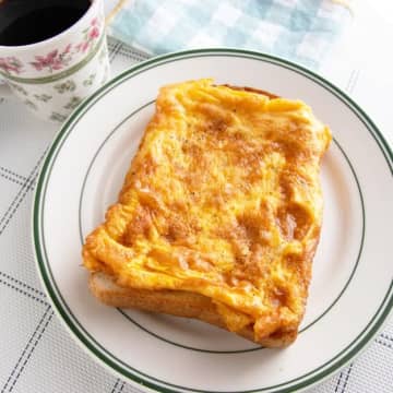 【明日の朝が楽しみになる♡】卵焼き器で作る“ぴったり形”のごちそうトーストレシピ♪