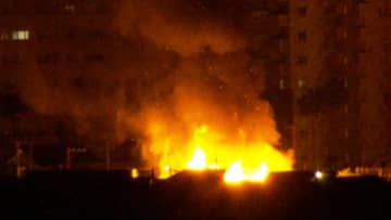 「炎が見える」住宅1棟全焼する火事　焼け跡から2人の遺体　火元の家には70代夫婦　福岡市