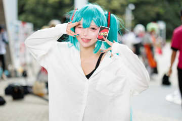 「ランドセル姿」で大バズリ、人気コスプレイヤーが「初音ミクMV」を忠実再現！「コスプレは生活の一部」