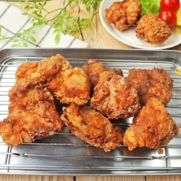 「この唐揚げ、いつもよりウマい」「お店のかと思った」あの食材を絡めるだけ！冷めてもおいしい唐揚げレシピ