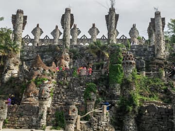 古代の国を再現した「夜郎谷」、芸術家が集う地に　中国貴州省