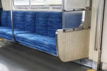 日本人女性インフルエンサー、電車内でまさかの迷惑行為　問題の海外配信者を模倣「まじで何がしたいの」