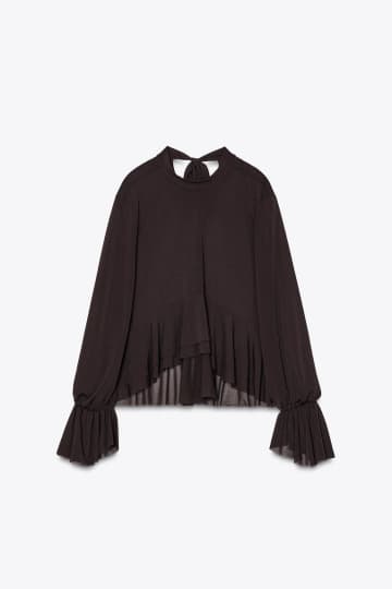 【ZARA】1枚で映える！可愛すぎる「最強トップス」