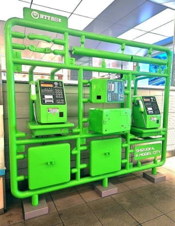 「来るたび撮影してしまう」静岡駅のプラモニュメントが話題→「デザインの勝利」「遊び心が最高」