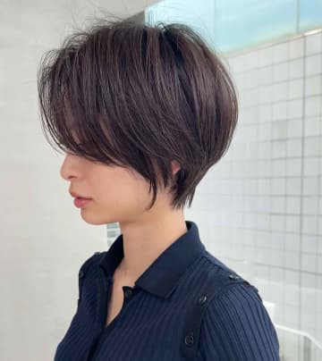 バッサリ切る前にチェック！【40・50代】前髪長めの「色っぽショートヘア」が素敵！