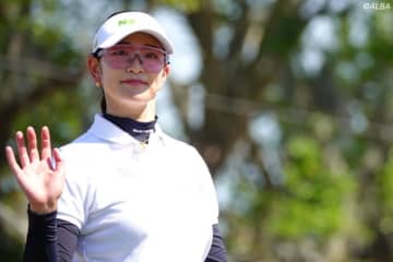 原英莉花が喜びあふれる“自由の女神像”ポーズを披露！「何かが起こりそうな予感」