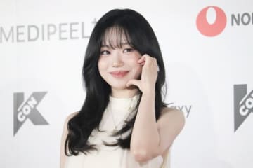 『イカゲーム』で話題のチョ・ユリ、「KCON」に降臨！　ノースリーブのワンピースをキュートに着こなす＜KCON JAPAN 2025＞