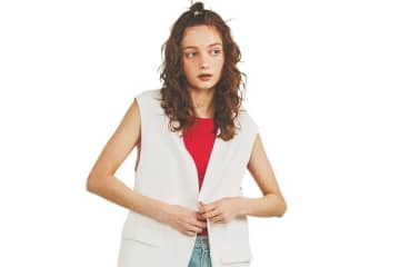 【明日なに着る？】「新しさの整え役」すっきり着られる白のジレ