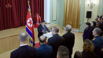 金正恩総書記が娘伴い平壌のロシア大使館を訪問…戦勝記念日への祝意伝える「不敗の同盟関係を絶えず発展」強調　モスクワでの式典出席は見送る