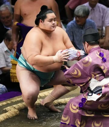 懸賞金、土俵1万円で2万は口座　盗難懸念で相撲協会