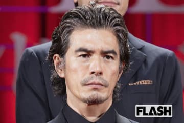 【オモシロおじ化】コンタクトレンズを鼻に！？　ベテラン俳優のTikTokにファン驚愕…変化の背景に事務所独立の攻め姿勢