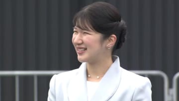 『愛子さま』万博ご訪問2日目　だんじり展示に「スピード出るんですよね」　皇后さまゆかりの蘭を前に笑顔