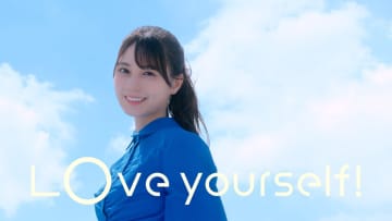 日向坂46、小坂菜緒の指揮に合わせてメンバーが様々な場所でダンスする「Love yourself!」MV公開