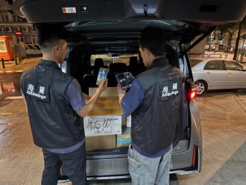 中国本土からマカオへの越境自家用車を使った密輸事案1件摘発…中古スマホ約2千台発見