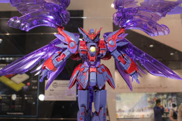 ウイングゼロEWがダークトーンのクリアカラーに！「MG 1/100 ウイングガンダムゼロEW [CROSS CONTRAST COLORS / CLEAR PURPLE]」が発売【ガンダムベース撮り下ろし】