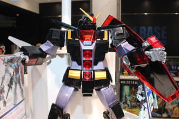 「HG 1/144 サイコ・ガンダム [メタリックグロスインジェクション]」発売中。光沢のあるブラックが映える巨大MS現る！【ガンダムベース撮り下ろし】