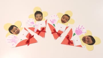 初めての「母の日」保育所でイベント　0～2歳児が働くママにエール
