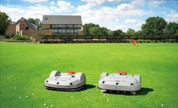 365日、無人で美しい芝へ 進化したロボット芝刈機『TM2025』