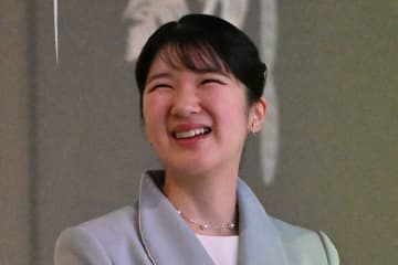 「カッコイイです」愛子さま　“激レア”パンツスーツ姿での万博訪問にSNS歓喜！雅子さまとの“リンク”想起する人も