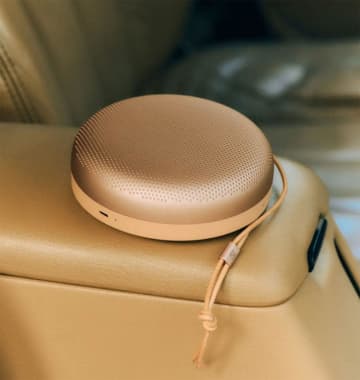 進化したB&amp;#038;Oのラウンド型Bluetoothスピーカー「Beosound A1 第3世代」登場！