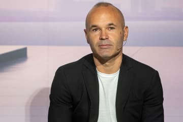 イニエスタ、日本での監督業も視野？「選択肢の中で優先的に考えている」　5月下旬に来日…クラシコ開催