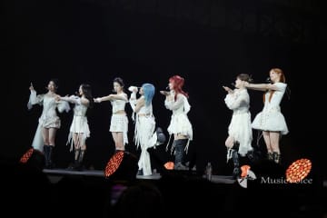 【動画】Kep1er、ステージ下で至近距離ファンサ　新曲「Yum」など披露
