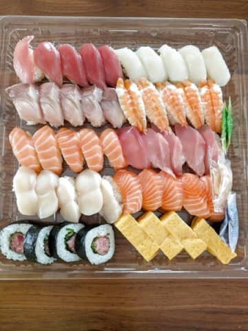 【コストコ】厚切りで美味しい！寿司ファミリ―盛48貫