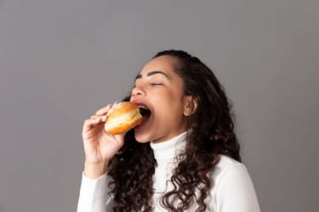 お育ちに差が出る「パンの食べ方」。常識ある大人は当然に身につけているテーブルマナー