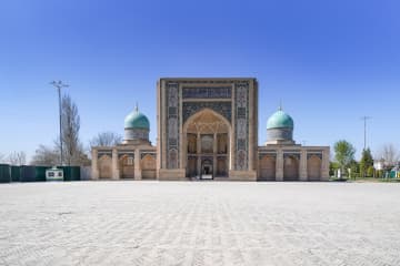 【旅レポ】ウズベキスタンの首都タシケント、青い壮麗なイスラム建築と近代的な街並みが共存する美しい街