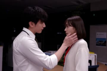 山手（大貫勇輔）との距離を縮めるまき（松井愛莉）に恭一（沢村玲）から「お義父さんが、亡くなった…」と着信が入る　『子宮恋愛』第5話あらすじ