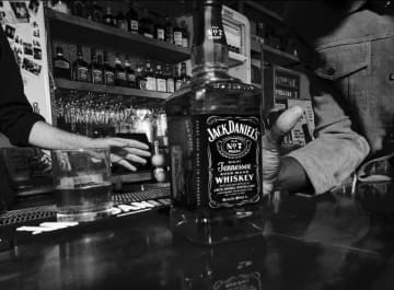 【実飲レビュー】2025年最新リニューアル『ジャックダニエル＆コカ・コーラ ゼロシュガー』ならアルコール5％・糖類ゼロで翌日も後味もすっきり残らない！