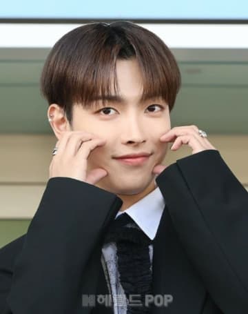 「ATEEZ」ホンジュン、「こどもの日」に2500万ウォンを寄付…「子どもたちに夢の翼をつけてあげたい」