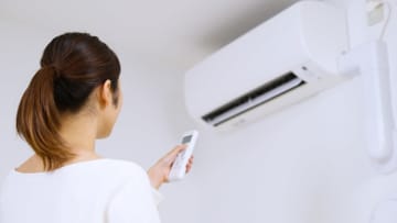 梅雨前に知りたいエアコンの2つの除湿機能「弱冷房除湿」と「再熱除湿」の違いとは？ 月1～2回のフィルター掃除で約990円の節約に？