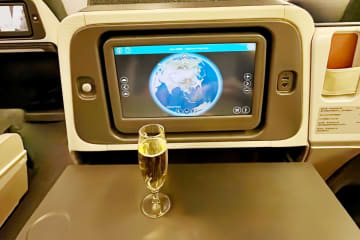 キャセイ航空乗務員、機内で誤って3歳児にアルコール提供―中国メディア