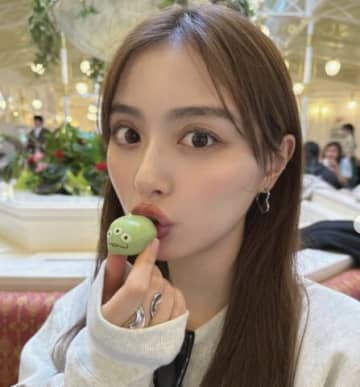 「こんな表情初めてみた、可愛いぃぃぃ」内田理央、激レアメガネショットの近影にファン歓喜「ゆるふわスタイルにキュン」