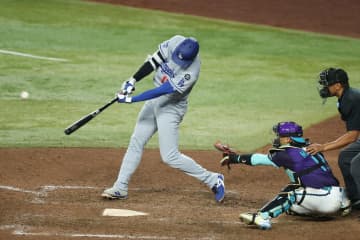 「えぐすぎる!!」「シンプルに神」大谷翔平の９回、劇的勝ち越し12号３ラン本塁打に日本人絶叫「ここで打てるのはバケモンだわ」