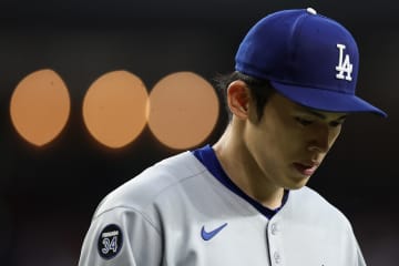 「リードを失ったのは100%監督のせい」61球で佐々木朗希が降板... 指揮官の采配に地元記者から厳しい声「愚かな判断だ」