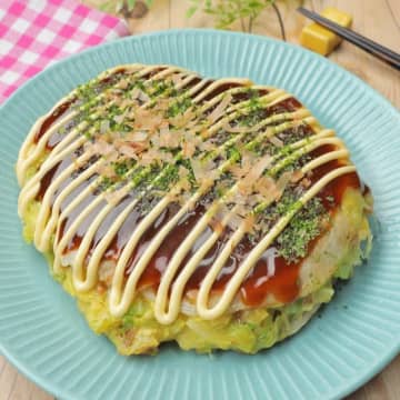 【お好み焼きにはコレ入れて！】「ウマすぎて思わず声出た」「一瞬で屋台の味」我が家でバズってるお好み焼きの裏技レシピ3選