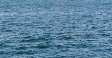 茅ケ崎　ドローンを飛ばしていたら偶然、漂流サーファー発見…3人を救助