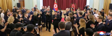 金正恩総書記がロシアの偉大な戦勝節に際して駐朝ロシア連邦大使館を祝賀訪問