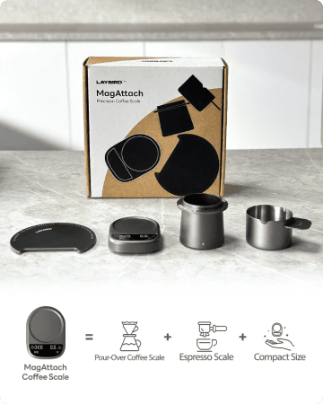 磁石でピタッ！ ドリップもエスプレッソもいけるカップ付きコーヒースケール「MagAttach」