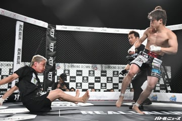 ベアナックル戦でゼロ距離の殴り合い！出血しながら最後まで立ち続けた選手に場内興奮！