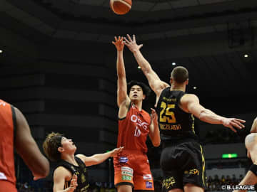 三遠が粘る群馬を振りきり辛勝…佐々木16得点8アシスト、CS準決勝進出に王手