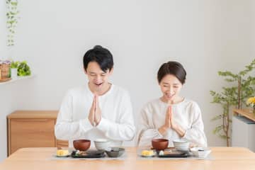 織田作之助の『夫婦善哉』あらすじ紹介。深まる愛、そして男女の絆