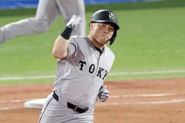 巨人の浅野翔吾、今季初安打が豪快1号　3軍降格乗り越えバックスクリーン左へ