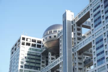 フジテレビ 公式Xアカウントで『サザエさん』の “疑惑の投稿” を謝罪 ネット上では擁護する声が殺到「いやいや、いいじゃんこんなの、全然許容範囲でしょ。批判してるやつって意味わかってる？」「そんなん言ってたらサザエさん自体成り立たなくなるわ・・・」